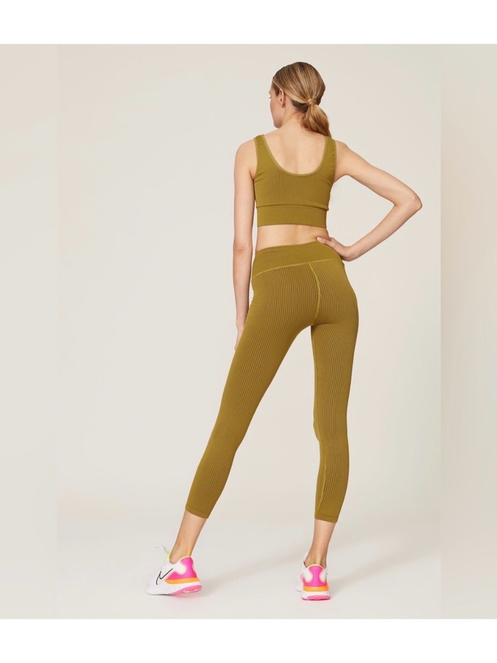 Good American Active Essential
Ribbed Leggings Size S/M 1/2
Bronze Women's